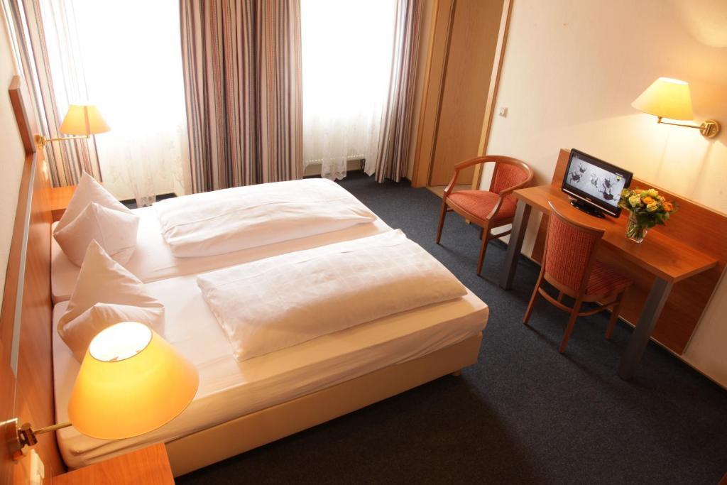 Hotel-Restaurant Zum Kirschbaum Rottendorf Extérieur photo